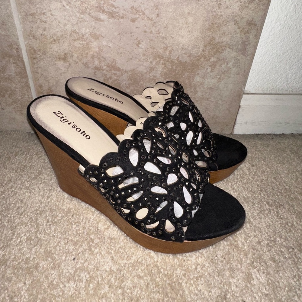 Zigi Soho Black Wedge Heels Size 10